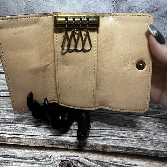 LOUIS VUITTON Monogram multicolor White Multi Color logos Key Case 4​​​ - Picture 3 of 11